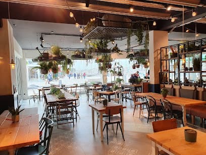Markthalle BeachBay (Waterfront Gastro & Shops GmbH & Co. KG) – Foto aus dem Google-Maps-Eintrag