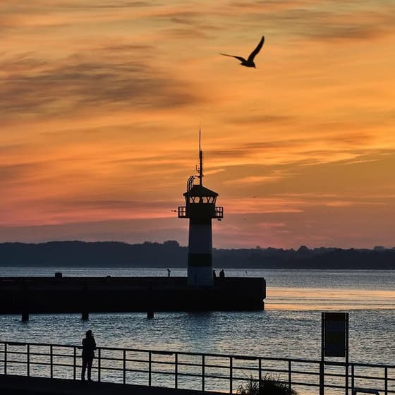 Der Leuchtturm von Travemünde… #ostsee #travemuende #sunrise #ap