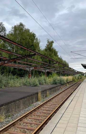 Der Bahnhof Travemünde - Hafen wirkt schon postapokalyptisch. Auf dem Foto sieht man hauptsächlich d