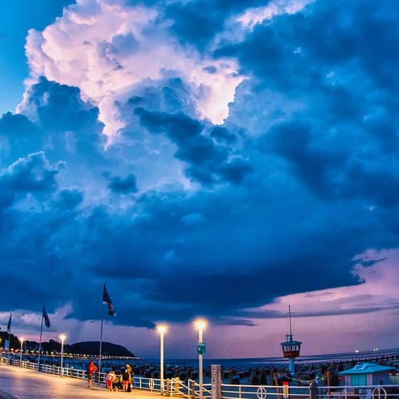 Gewitter über der Ostsee… #travemuende #thunderstorm #ap