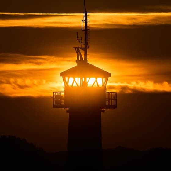 Der Leuchtturm leuchtet… #travemuende #ostsee #sunrise #ap