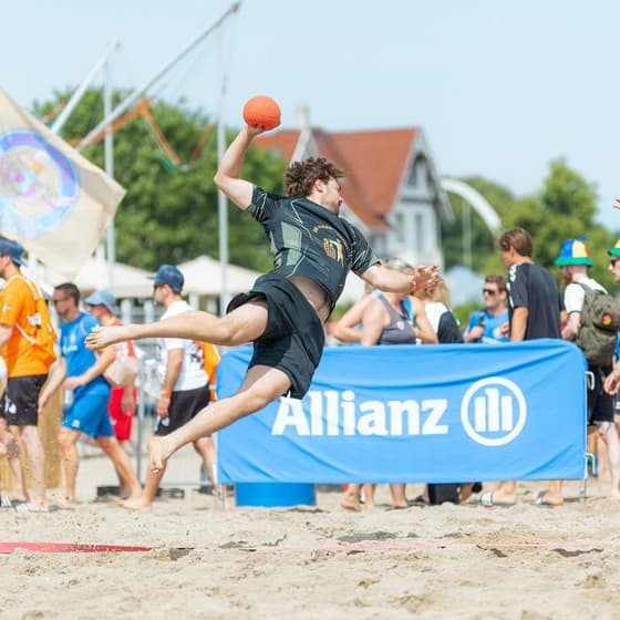 Nicht nur wir sind heiß, sondern auch das Wetter…☀️ Der Seniorencup läuft! Kommt doch noch am Strand